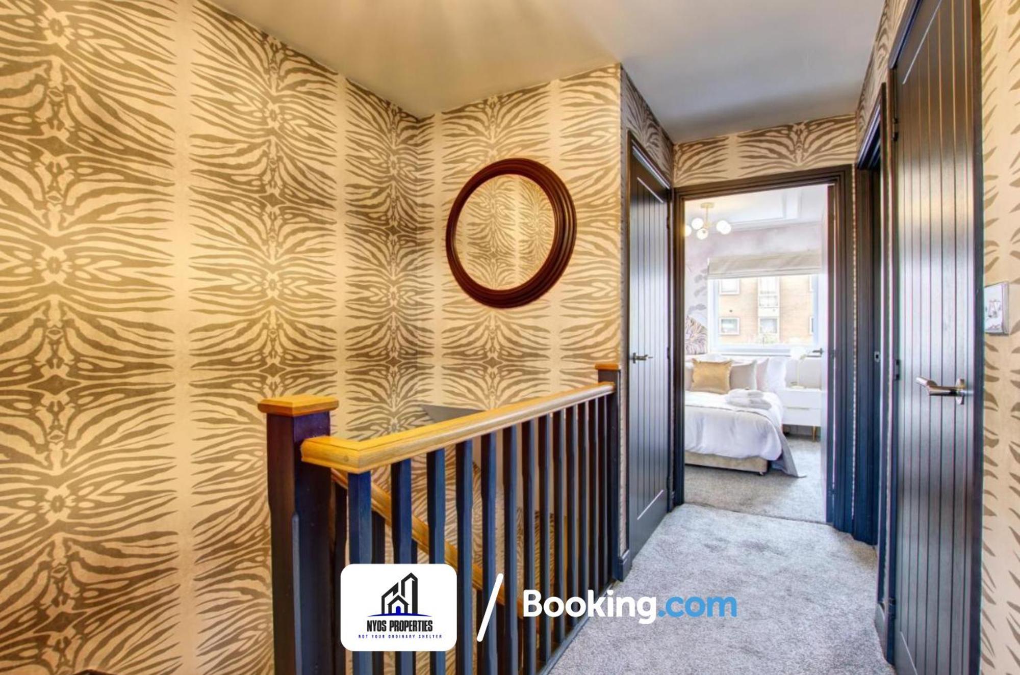 3 Bedroom Home By Nyos Properties Short Lets & Serviced Accommodation Manchester With Garden 외부 사진