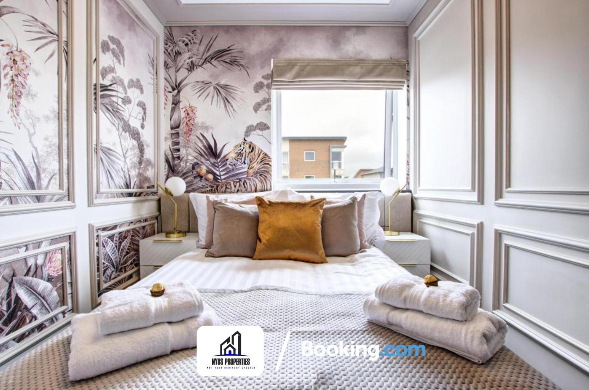 3 Bedroom Home By Nyos Properties Short Lets & Serviced Accommodation Manchester With Garden 외부 사진