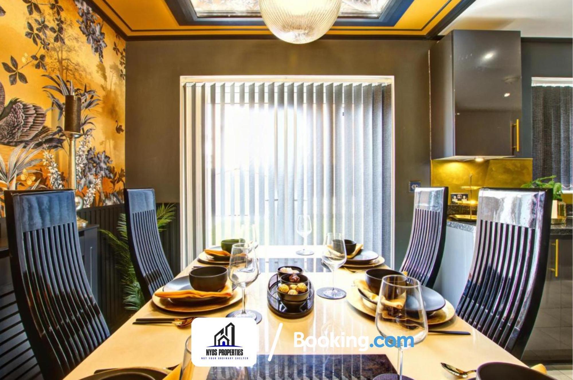 3 Bedroom Home By Nyos Properties Short Lets & Serviced Accommodation Manchester With Garden 외부 사진
