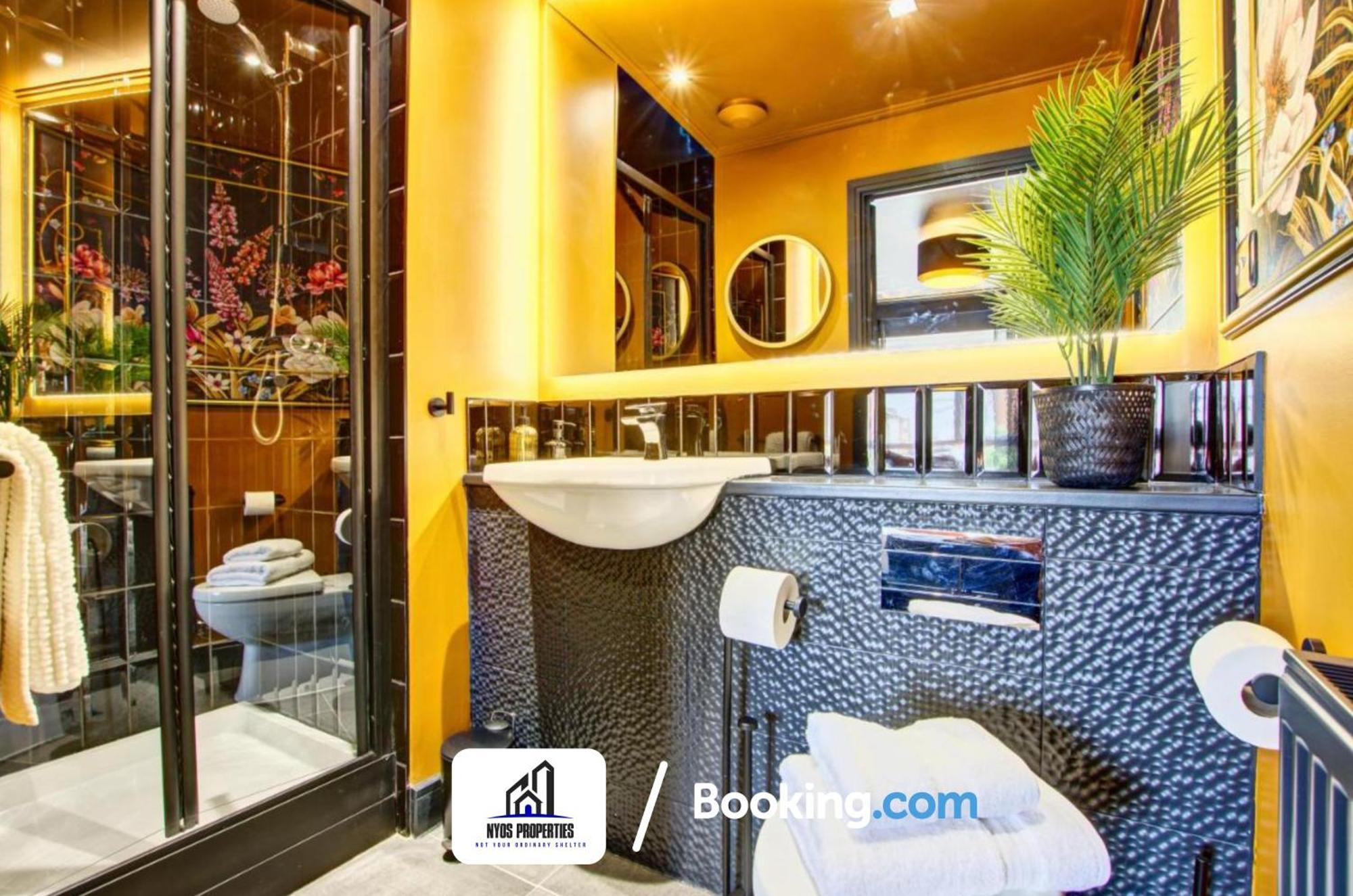 3 Bedroom Home By Nyos Properties Short Lets & Serviced Accommodation Manchester With Garden 외부 사진